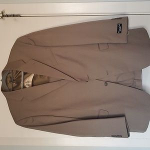 NWT Men's suit (jacket and pants) ; brown; size 46L 41W